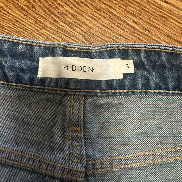 Hidden Jeans High-Rise Riley Distressed Boyfriend Denim Shorts Size Small - Picture 7 of 7